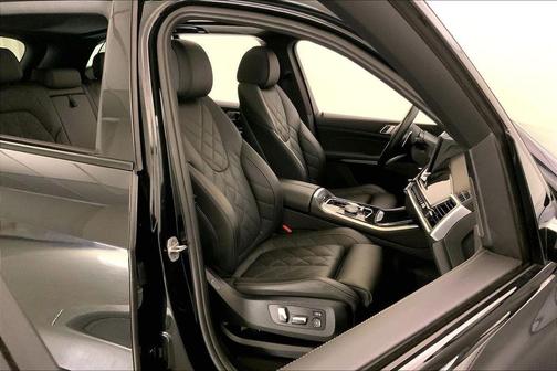 Black Sapphire Metallic 2024 BMW X5 xDrive40i