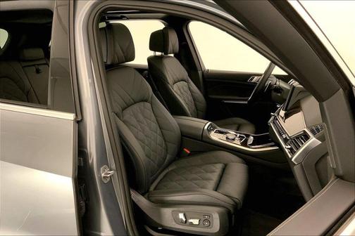 Skyscraper Grey Metallic 2026 BMW X5 xDrive40i
