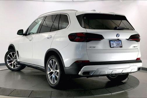 Mineral White Metallic 2026 BMW X5 xDrive40i