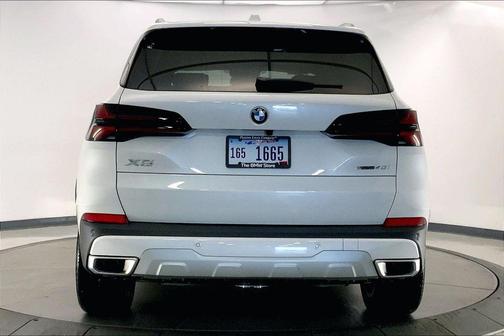 Mineral White Metallic 2026 BMW X5 xDrive40i