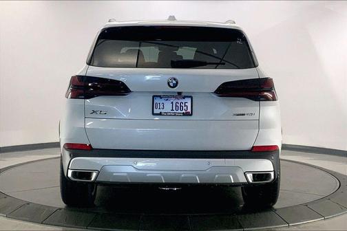 Mineral White Metallic 2026 BMW X5 xDrive40i
