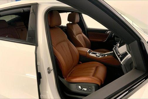 2025 BMW X6 M60i