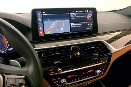 Alpine White 2022 BMW 540 i xDrive