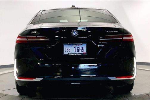 Black Sapphire Metallic 2026 BMW i5 xDrive40