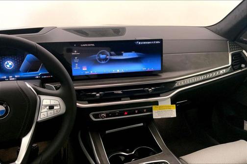 Manhattan Green Metallic 2027 BMW X7 xDrive40i