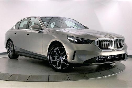 Oxide Grey Metallic 2026 BMW 530 xDrive