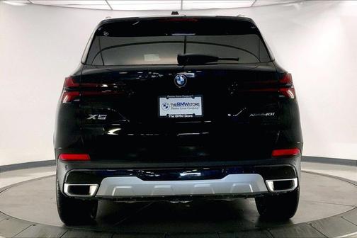 Black Sapphire Metallic 2026 BMW X5 xDrive40i