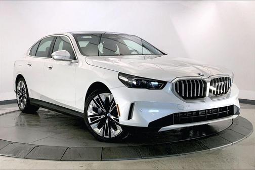 Mineral White Metallic 2027 BMW 530 i xDrive