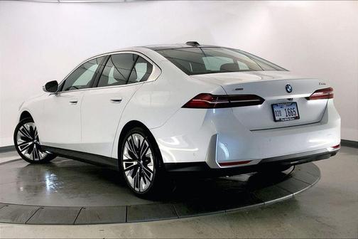 Mineral White Metallic 2027 BMW 530 i xDrive