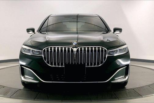 Carbon Black Metallic 2022 BMW 750 i xDrive