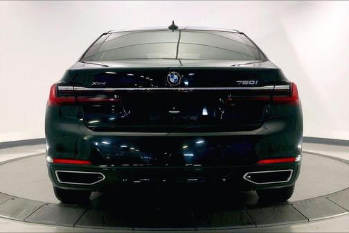 Carbon Black Metallic 2022 BMW 750 i xDrive