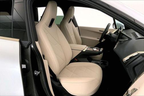 Mineral White Metallic 2023 BMW iX xDrive50