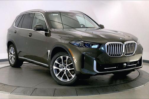 Manhattan Green Metallic 2026 BMW X5 xDrive40i