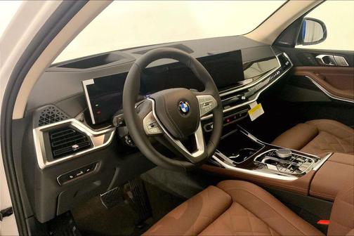 Mineral White Metallic 2027 BMW X7 xDrive40i