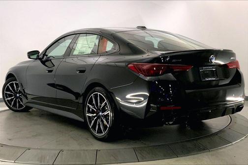 Black Sapphire Metallic 2027 BMW M440 i xDrive