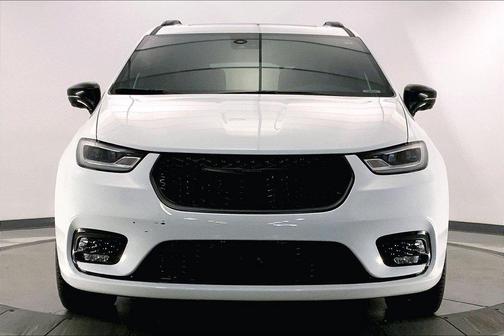 Bright White Clearcoat 2024 Chrysler Pacifica Limited