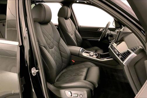 Black Sapphire Metallic 2026 BMW X5 xDrive40i
