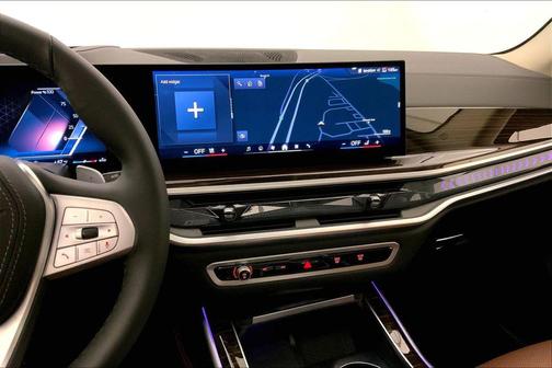 Mineral White Metallic 2026 BMW X7 xDrive40i