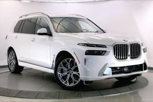 Mineral White Metallic 2026 BMW X7 xDrive40i