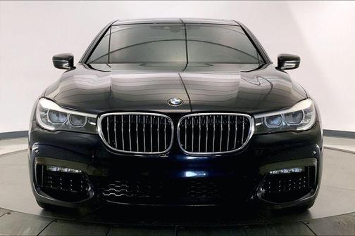 Carbon Black Metallic 2019 BMW 740 740i