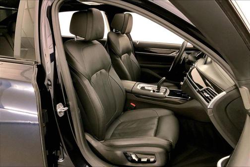 Carbon Black Metallic 2019 BMW 740 740i