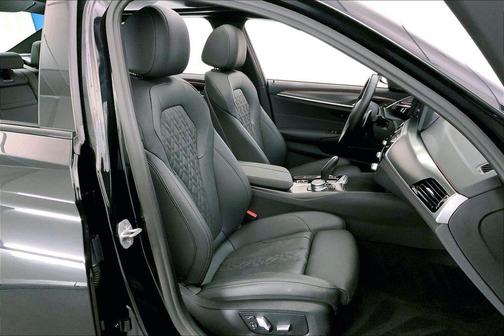Black Sapphire Metallic 2022 BMW 540 i xDrive
