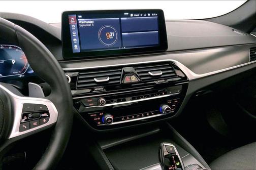 Black Sapphire Metallic 2022 BMW 540 i xDrive