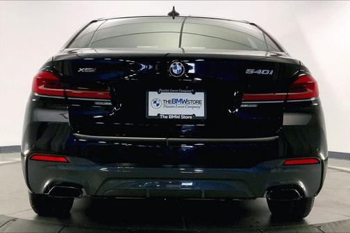 Black Sapphire Metallic 2022 BMW 540 i xDrive