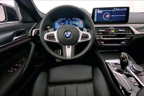 Black Sapphire Metallic 2022 BMW 540 i xDrive