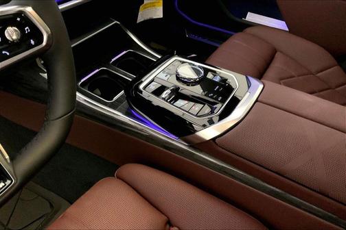 Carbon Black Metallic 2026 BMW 740 xDrive