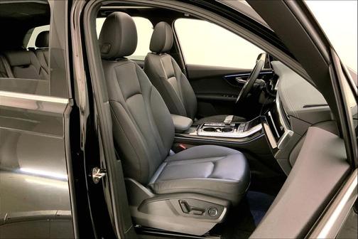 2023 Audi Q7 45 Premium Plus