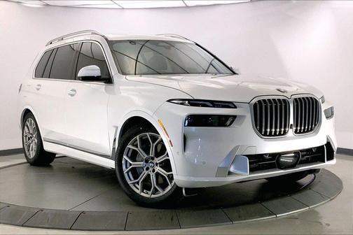Mineral White Metallic 2024 BMW X7 xDrive40i