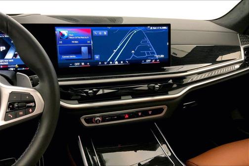 Manhattan Green Metallic 2025 BMW X7 M60i