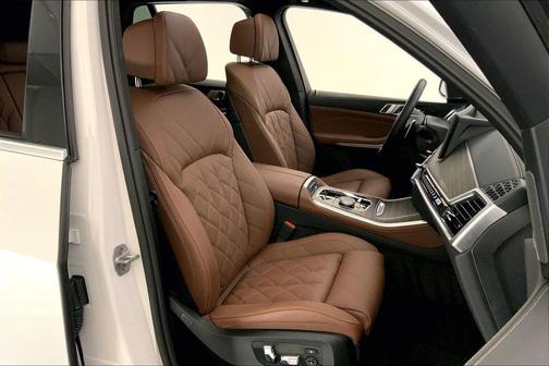 Mineral White Metallic 2025 BMW X5 PHEV xDrive50e