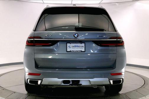 Skyscraper Grey Metallic 2024 BMW X7 xDrive40i