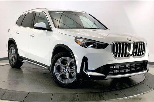 Alpine White 2027 BMW X1 xDrive28i