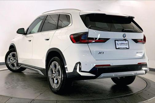 Alpine White 2027 BMW X1 xDrive28i