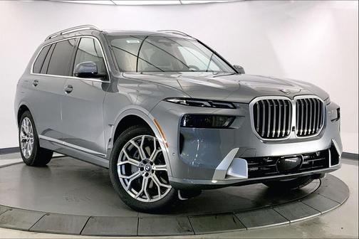 Skyscraper Grey Metallic 2026 BMW X7 xDrive40i