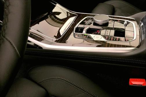 Skyscraper Grey Metallic 2026 BMW X7 xDrive40i