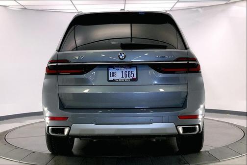 Skyscraper Grey Metallic 2026 BMW X7 xDrive40i