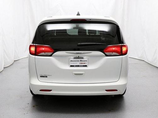 2020 Chrysler Voyager L