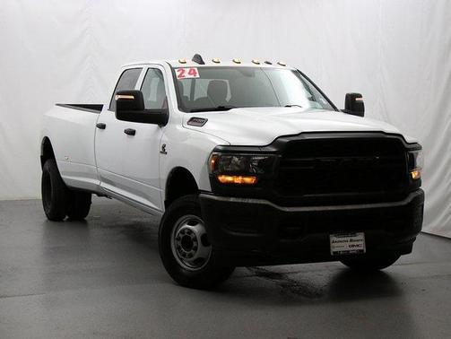 2024 RAM 3500 Tradesman Crew Cab 4x4 8' Box