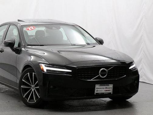 2022 Volvo S60 T5 Momentum