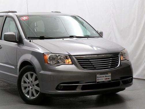 2016 Chrysler Town & Country Touring