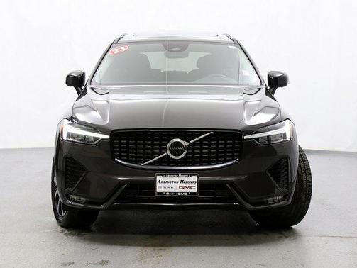 2023 Volvo XC60 B5 Plus Dark Theme
