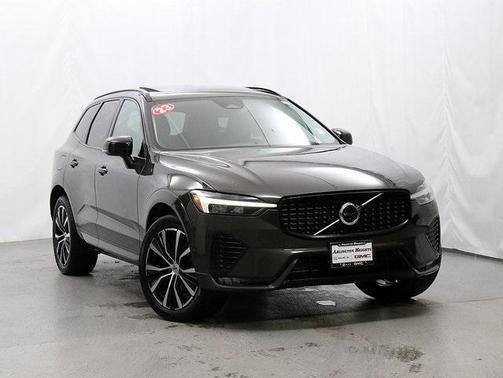 2023 Volvo XC60 B5 Plus Dark Theme