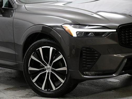 2023 Volvo XC60 B5 Plus Dark Theme