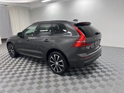 2023 Volvo XC60 B5 Plus Dark Theme