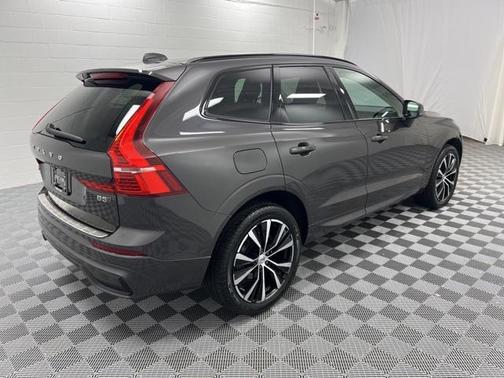 2023 Volvo XC60 B5 Plus Dark Theme
