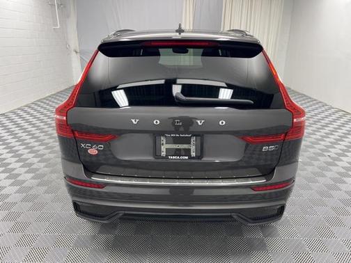 2023 Volvo XC60 B5 Plus Dark Theme